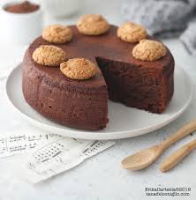 Con la frolla messa da parte realizzate un disco che dovrà essere adagiato sullo strato di marmellata. Torta Morbida Al Cioccolato E Amaretti La Tana Del Coniglio