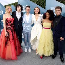 A few weeks after sparking romance rumors on instagram, the stranger things star was spotted holding hands with. Photos Millie Bobby Brown Looks Flawless As She Reunites With Her Stranger Things Co Stars At Sag Awards 2020 Pinkvilla