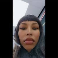 Kelly Winfield's Instagram, Twitter & Facebook