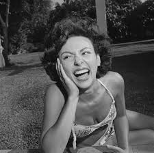 Top silent screen couple don lockwood and lina lamont face disaster when their latest movie is made into a talkie, as both the technology and lina's voice prove problematic. Jzxgfskbpek7gm