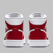 4.8 out of 5 stars 80 +3. Air Jordan 1 Mid Wmns Gym Red Black Bq6472 601 Sneakernews Com