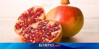 Dengan mengonsumsinya secara rutin, buah ini dapat mencegah pecahnya jerawat dan mengontrol produksi sebum berlebih pada kulit. Jus Buah Delima Cegah Kanker Prostat