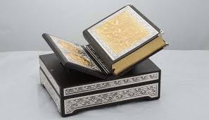 Dalam islam tidak mengatur batasan minimal mas kawin atau mahar. Al Quran Jadi Mas Kawin Bolehkah Islampos