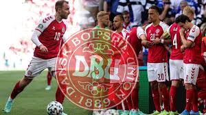 Muitos torcedores se abraçavam e não conseguiam segurar a apreensão na arquibancada. Fief1rgwt2luom