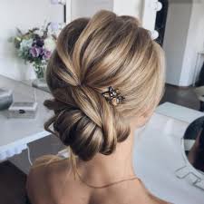 17 Best Hair Updo Ideas For Medium Length Hair Best Hairstyle Ideas Updos For Medium Length Hair Hair Styles Mother Of The Bride Hair