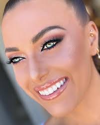 Beauty Queen By Ellie Wright