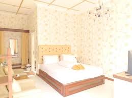 Kamar mandi pribadinya mencakup shower dan handuk. Oyo 564 Bunga Matahari Guest House And Hotel Batu Book Your Hotel With Viamichelin