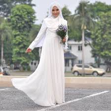 Gaun pengantin muslim dengan gaya klasik. Baju Nikah Sewa Baju Nikah Baju Kurung Baju Tunang White Dress Jubah Women S Fashion On Carousell