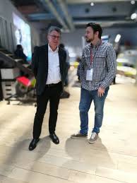 Dz Bank Ag Twitterissa Thomas Ullrich Vorstand Der Dzbank Lasst Sich Gerade Von Fsw Informiere Uber Den Ablauf Und Freut Sich Wieder Auf Die Innovationen Https T Co H4r2d8ygxa