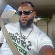 Man I'm not even mad at Elliot for missing field goal and he's been ignored  all game with no reps