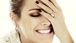 El blanqueamiento dental en casa es una de las opciones que ofrecemos en las clínicas dentales para cambiar el aspecto de los dientes y mejorar la sonrisa. Blanqueamiento Dental En Casa Funciona Telva Com