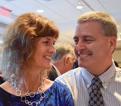 Marriage Jubilee Mass celebrates 'faithful, permanent and life-giving love' 