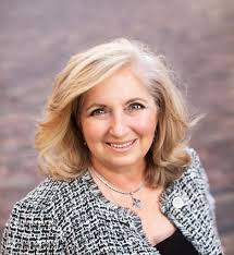 Looking into areas in Florida no more than 30 minutes from Disney, good  neighborhoods with good school districts. If anyone has any suggestions  please let me know. 😊