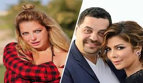 ولدت في مدينة دمشق، لعائلة سورية دمشقية ونشأت فيها والتحديد في حي أبو رمانة. Ù…Ù…Ø« Ù„Ø© Ù…ØµØ±ÙŠ Ø© ÙˆØ±Ø§Ø¡ Ø·Ù„Ø§Ù‚ Ø£ØµØ§Ù„Ø© Ù†ØµØ±ÙŠ ÙˆØ·Ø§Ø±Ù‚ Ø§Ù„Ø¹Ø±ÙŠØ§Ù† Ø§Ù„Ù…ØµØ¯Ø± ØªÙˆÙ†Ø³