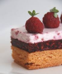 Mousse Et Gelifie De Framboises Sur Sable Breton Aux Biscuits Roses De Reims Cuisine Plurielle Biscuit Rose De Reims Sables Breton Dessert
