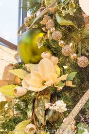 It just goes to show no matter how small your space, you can always get it spruced up for christmas. How To Professionally Decorate A Christmas Tree Designer S Step By Step Directions Worthing Court