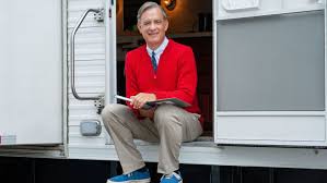 Nu is bekend geworden dat apple tv + de première van greyhound zal verzorgen. Tom Hanks Is An Uncanny Fit For Mister Rogers In New Movie Trailer Los Angeles Times