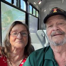 Should a guy pay for a girl's dinner