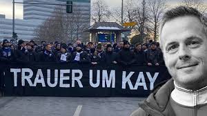 Hertha BSC: Trauermarsch für Präsident Kay Bernstein (†43) vorm Spiel