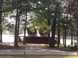 Now You Can Stay Overnight At Tony Stark S Cabin From Avengers End Game Lakeside Cabin Tony Stark Cabins In The Woods