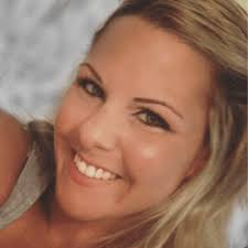 Lisa Mannino's Instagram, Twitter & Facebook