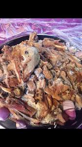 فـهـد A Twitter في محايل عسير تم إكتشاف عمال يذبحون كلاب ويسونها مندي في مطعم مفاهيم فهد