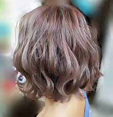 hairmakemimiさんはinstagramを利用しています ショートの波巻き 26ミリと32ミリのコテを使ってます トップは少しツイストをプラス ショートヘア ショートボブ 巻き髪 波巻き なみまき 波巻きウェーブ ブリーチカラー 可愛 ヘアカタログ ボブ 髪型