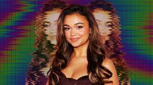 Madison Bailey Thinks Time Cut Freaking Nailed 2003 Fashion, Talks Outer  Banks Navigating Race and Working on New Music | Teen Vogue