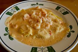 Shrimp Mezzaluna Olive Garden In Akron Ohio Read My Blog About This Here Http Chelseasomnoms Tumblr Com Post 29118657841 Mezzaluna Recipe Food Recipes