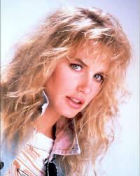 She reminds me of Brooke Shields