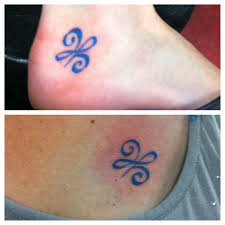 Symbol For Mother Daughter Love Matching Tattoos With My Mom Blue Ink Tatuajes Tatuaje Madre E Hija Madre Hija