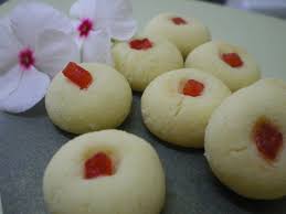 Bahan b 1 sudu kecil baking powder 1/2 sudu kecil soda bikarbonat 1 sudu besar tepung beras 1 sudu besar. Resepi Biskut Suji Mudah Dan Sedap Resepi Malaysia