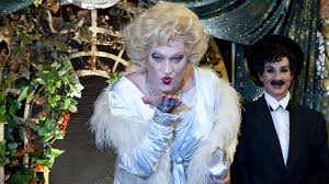 It features the voices of. Soder Kommt Zur Fastnacht Aber Diesmal Nicht So Schrill Br24