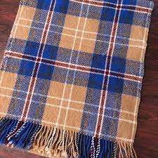 チェック柄祭り 生徒さん完成作品です 多色使いもかわいいし 2色もスッキリ カシミヤは冬までお預けですが ラミー麻はクーラー避けに活躍しそうです weaving 手織り 手織り教室 アヴリルの糸 plaid weaving plaid scarf