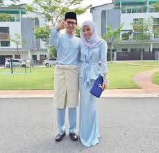 Selain warna putih, warna tuxedo ini juga sesuai digayakan dengan baju pengantin perempuan yang berwarna biru lembut. Baby Blue Desain Kurta Pakaian Elegan Mode Wanita