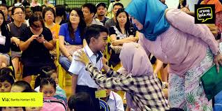 Polis akan mengambil tindakan sewajarnya terhadap seorang anggotanya yang melanggar larangan merokok di premis makanan hingga telah menjadi tular dalam media sosial, semalam. Bukan Setakat Di Kedai Makan Je Tak Boleh Merokok Sekolah Pun Sama