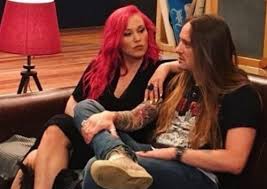 Από μικρή μαγνήτιζε τα βλέμματα των αγοριών η πηνελόπη αναστασοπούλου, αφού όπως μπορείτε να δείτε η ηθοποιός στην εφηβική της ηλικία ήταν μία κούκλα. H Phneloph Anastasopoyloy Me Ton Syntrofo Ths Se Thleoptiko Plato