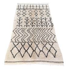 Transparent Black And White Rug Png This White Moroccan Berber Rug Features Black Repetitive Geometric Patterns The Geometric Pattern Rug Rugs Berber Rug