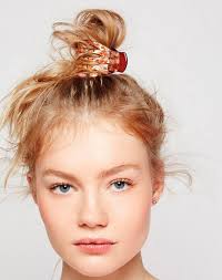 Schnell gemacht und perfekt gestylt: 6 Easy Frisuren Fur Die Du Nur Eine Haarklammer Brauchst Woman At
