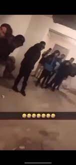_cClaire_ on X: Regardez comment il guette clarisse se prendre le balai  dans le cul🤣🤣🤣🤣🤣 t.couqvA63XhBi  X