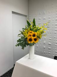 葉織 Haori Flowers 新宿区のお花屋さん オフィス受付用の花瓶花 ヒマワリ