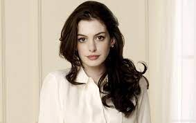 She has naturally dark brown hair and dark brown eye colored. Anne Hathaway Age Height Movies Net Worth Boyfriends Wikifamous