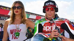 Un atrevido aleix espargaró da la sorpresa en una sesión que terminó con la pista mojada. Motogp Aleix Espargaro Says Not Even Marquez Would Win On The Aprilia