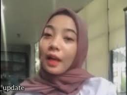 Sosok nazwa fidhia, seleb tiktok viral karena foto dugaan skandal. Viral Cewek Berhijab Joget Tiktok Bahas Uu Cipta Kerja Habis Dihujat Netizen Indozone Id