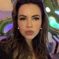 Heidi Sylvester's Instagram, Twitter & Facebook