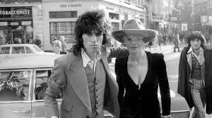 Jun 14, 2017 · keith richards and anita pallenberg on 27th june 1973. Remember When Anita Pallenberg Left One Rolling Stone For Another