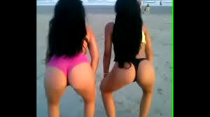 Novinhas Gostosas Dançando Funk de Biquíni na Praia - XNXX.COM