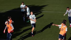 El conjunto de luis de la fuente, después de una magnifica fase de clasificación, espera vencer a croacia para llegar a semifinales y continuar su defensa del título. Un Positivo En Espana Obliga A Retrasar Al Sabado El Viaje A Eslovenia
