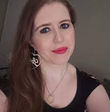 Kate Luster's Instagram, Twitter & Facebook