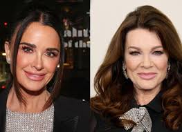 Which one should be fired from their Housewives show Emily or Julia? 🤔 🤔